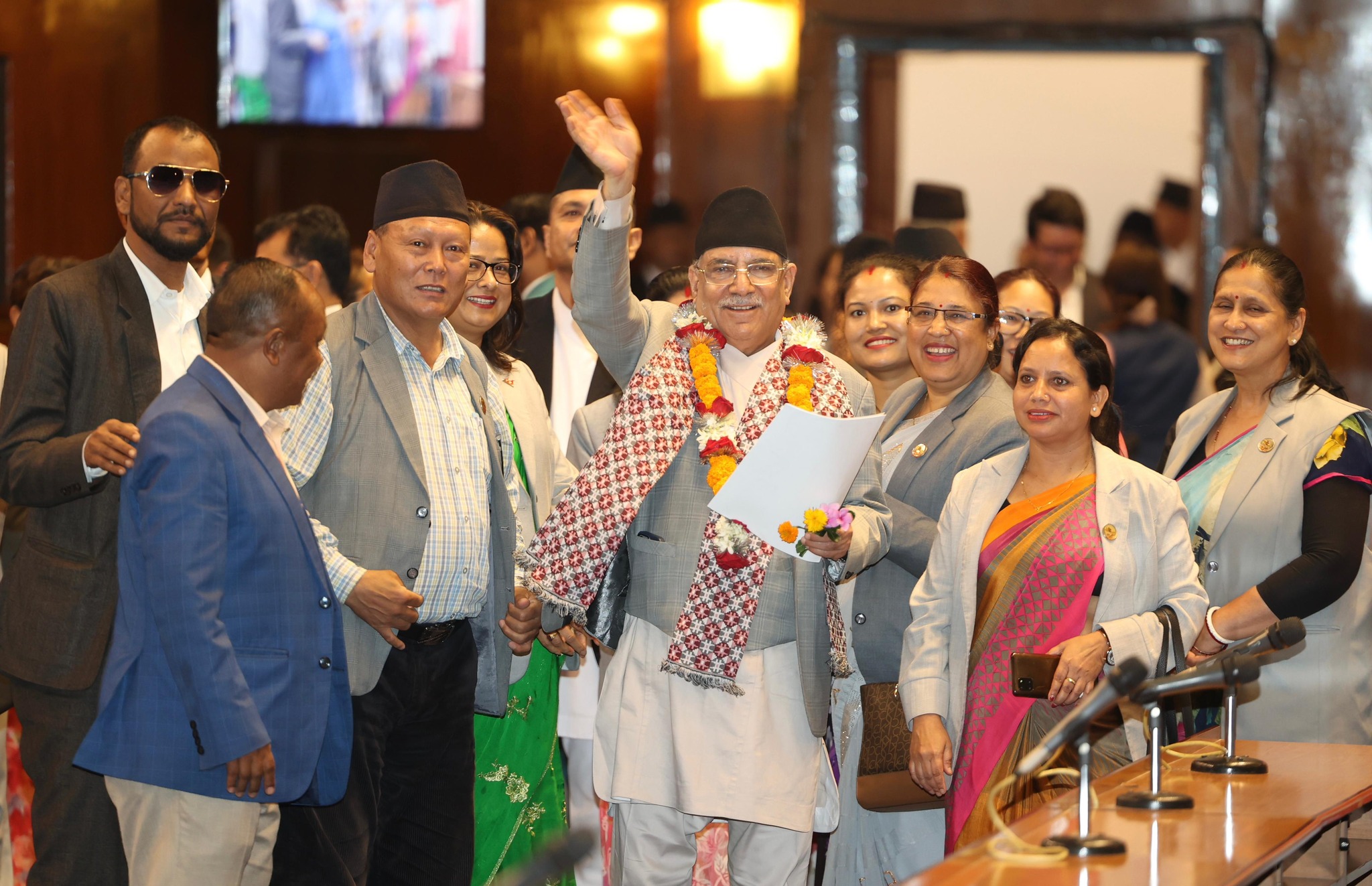 नाराबाजीका बीच प्रधानमन्त्रीले पाए विश्वासको मत