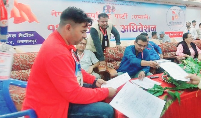 मकवानपुरको नयाँ नेतृत्व चयनका लागि आज मतदान हुँदै: कस्ले मार्ला बाजी ?