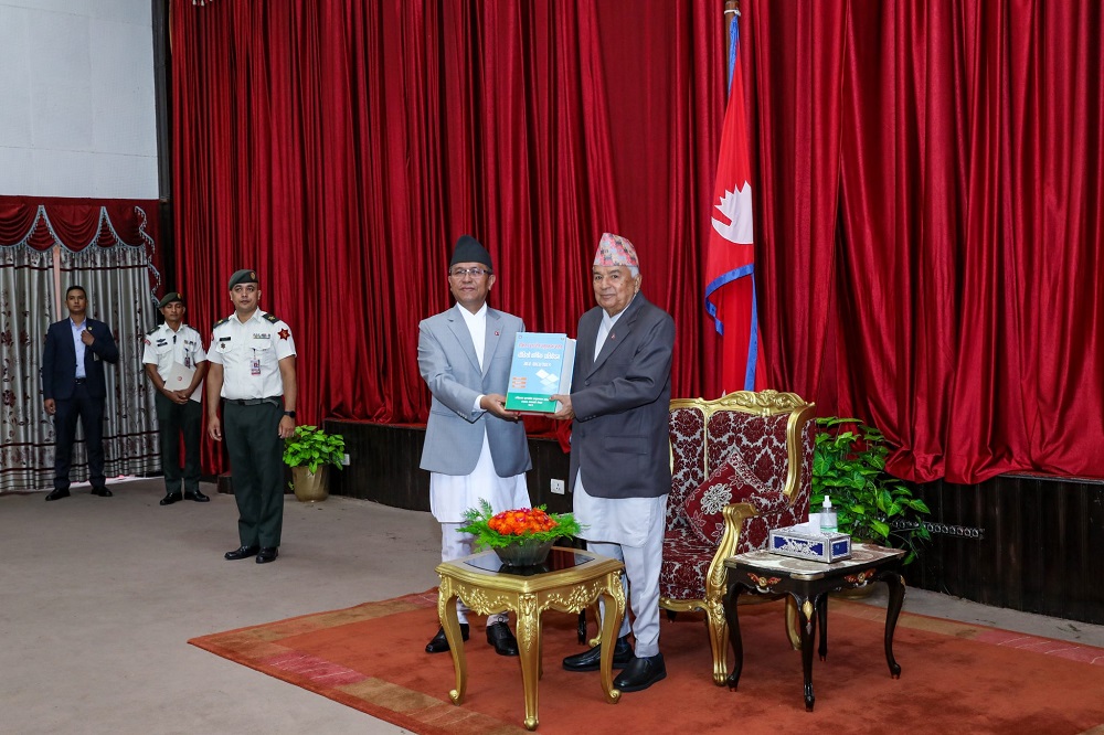 पौडेलसमक्ष बुझायो अख्तियार आयोगले ८०/८१ वार्षिक प्रतिवेदन