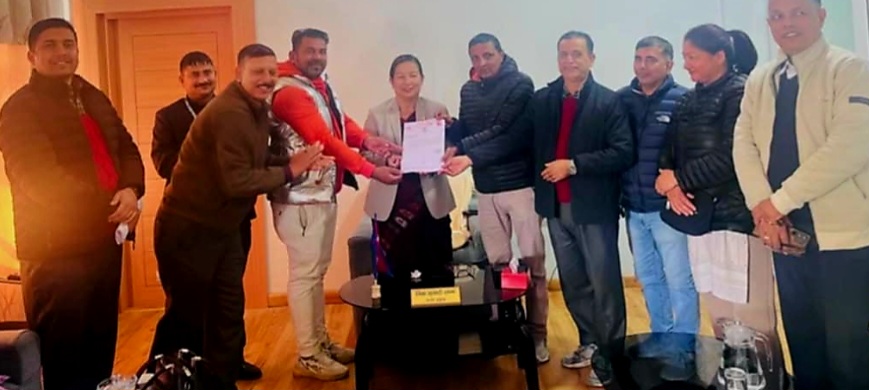 भुटनदेवी मा.वि. र आधुनिक राष्ट्रिय मा.वि. एउटै हुने