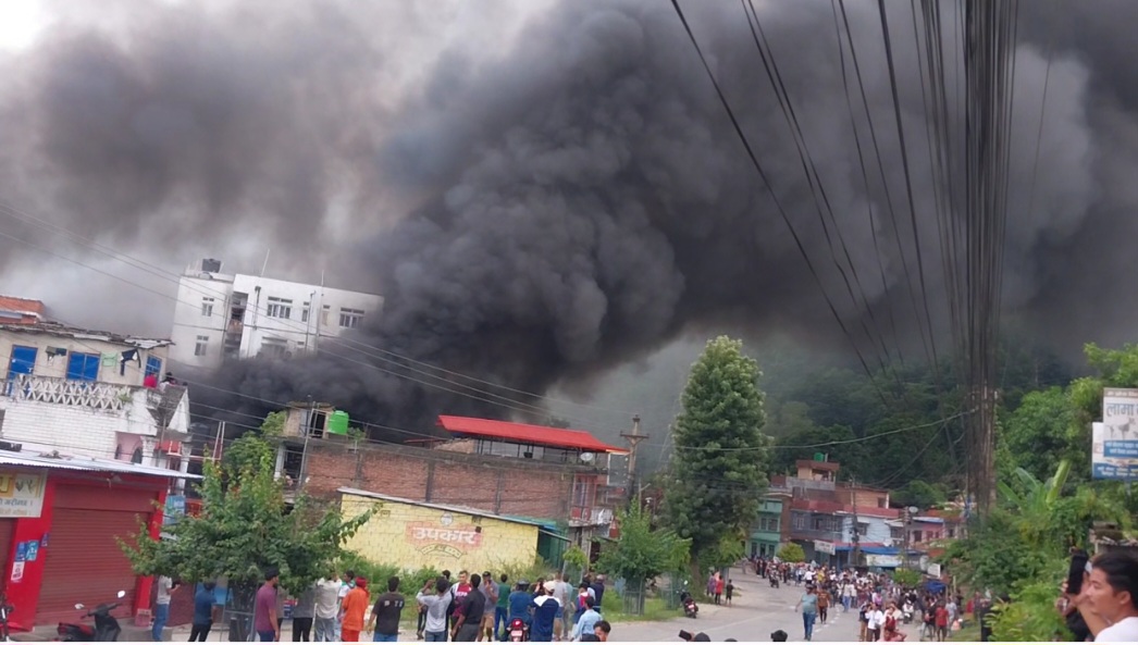 हेटौंडामा आगजनी : डर, अनिश्चितता र दैनिक जीवनमा संकट”