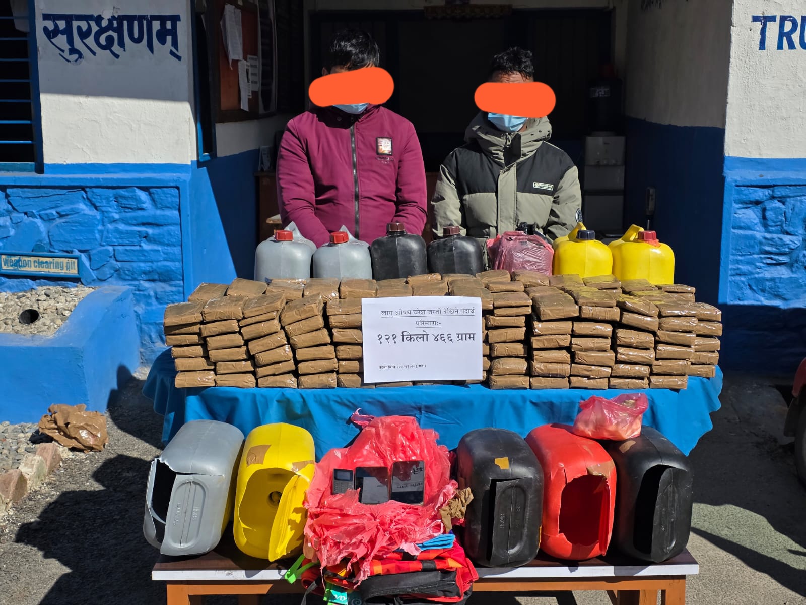 टौखेलमा १२१ केजी चरेससहित दुई जना पक्राउ