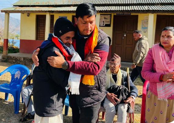 भिमफेदीको सुपिङमा एक दर्जन रास्वपा कार्यकर्ता पुन : एमालेमा फर्किए