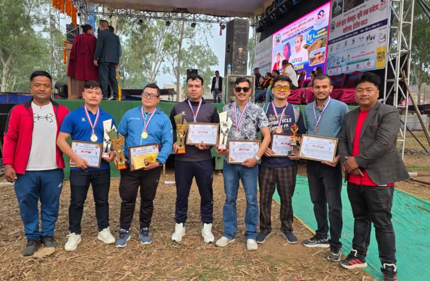 बिरु र चेतनले जिल्लास्तरीय ब्याड्मिन्टन प्रतियोगिताको उपाधि हात पारे