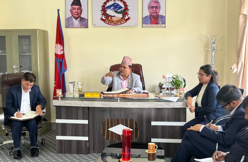 सेवा ढिलासुस्ती स्वीकार्य छैन: बागमती प्रदेश मन्त्रालयमा मन्त्रीको स्पष्ट सन्देश