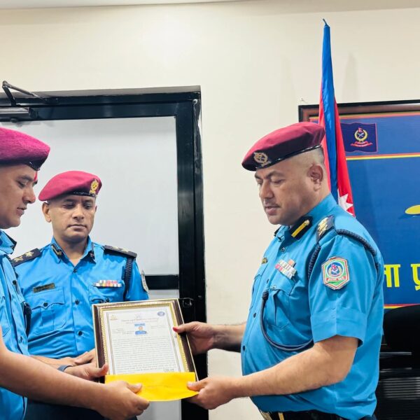 प्रहरी निरीक्षक दिपक थापा सम्मानित