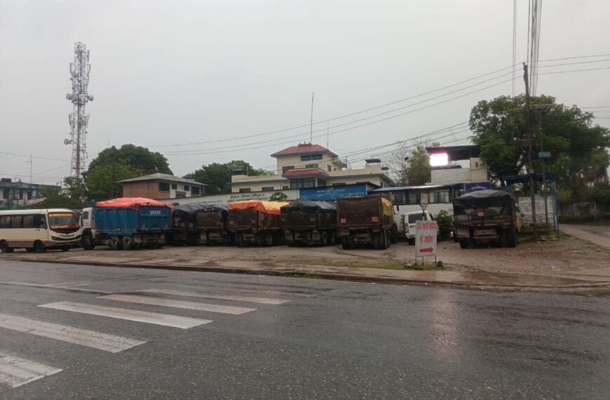 मकवानपुरमा १३ वटा ओभरलोड टिपर नियन्त्रणमा