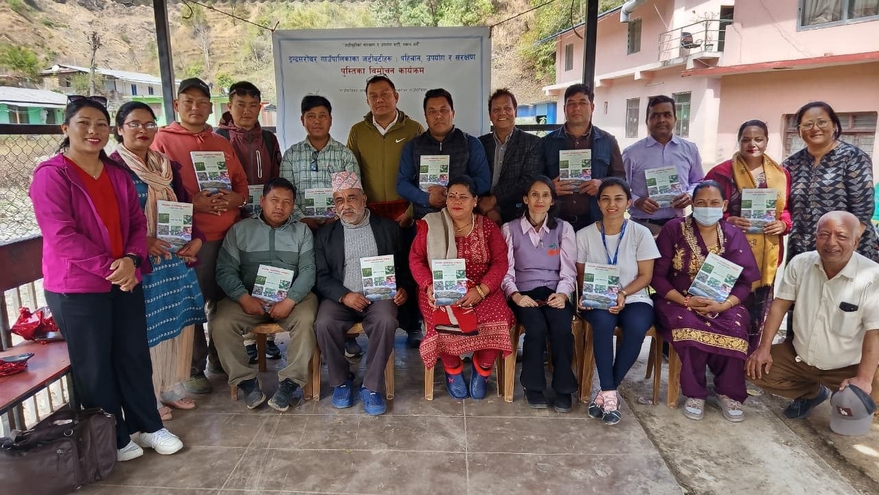 इन्द्रसरोवरमा जडीबुटीको परिचय पुस्तिका विमोचन