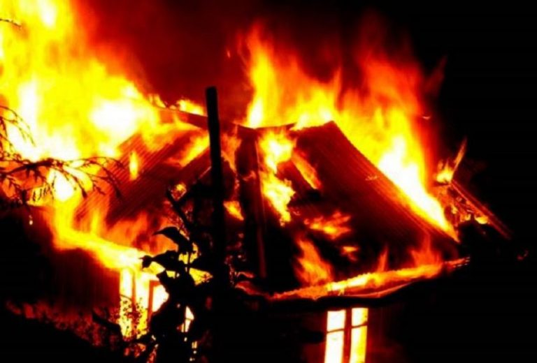 हेटौंडा १५ मा आगलागी हुँदा १० बाख्रा मरे, डेढ लाख बराबरको क्षति