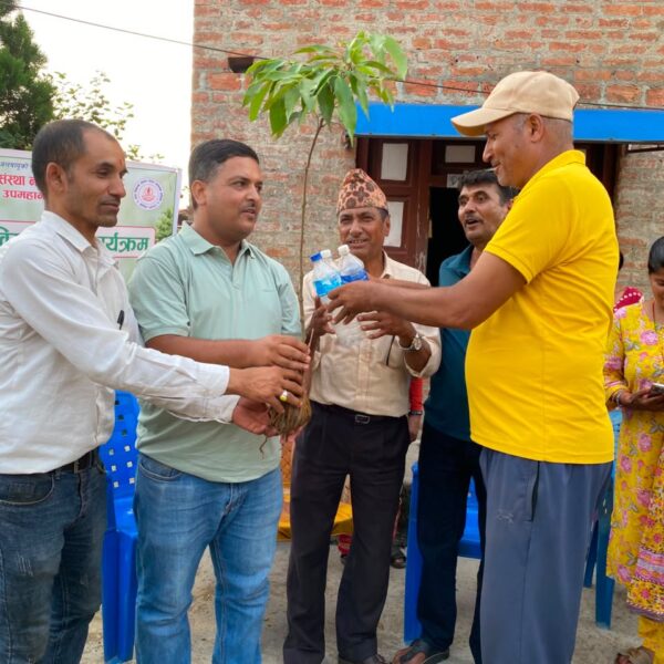 बोत्तल देउँ, बिरुवा लिउँ’ अभियान अन्तर्गत १५० भन्दा बढी बिरुवा वितरण