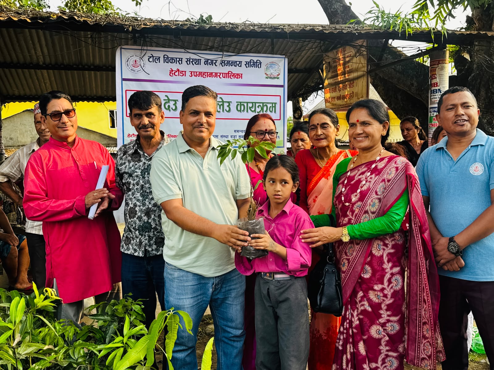 बोतलसँग बिरुवा साट्ने अभियानप्रति जनताको उत्साह बढ्दो