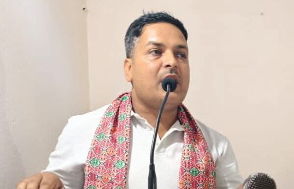 अब कति दुर्घटनापछि सडक फराकिलो हुन्छ?”—हेटौंडामा सडक विस्तारमा ढिलाइ नगर्न धुर्व अधिकारीको आग्रह