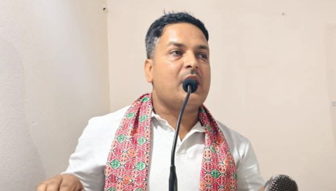 अब कति दुर्घटनापछि सडक फराकिलो हुन्छ?”—हेटौंडामा सडक विस्तारमा ढिलाइ नगर्न धुर्व अधिकारीको आग्रह