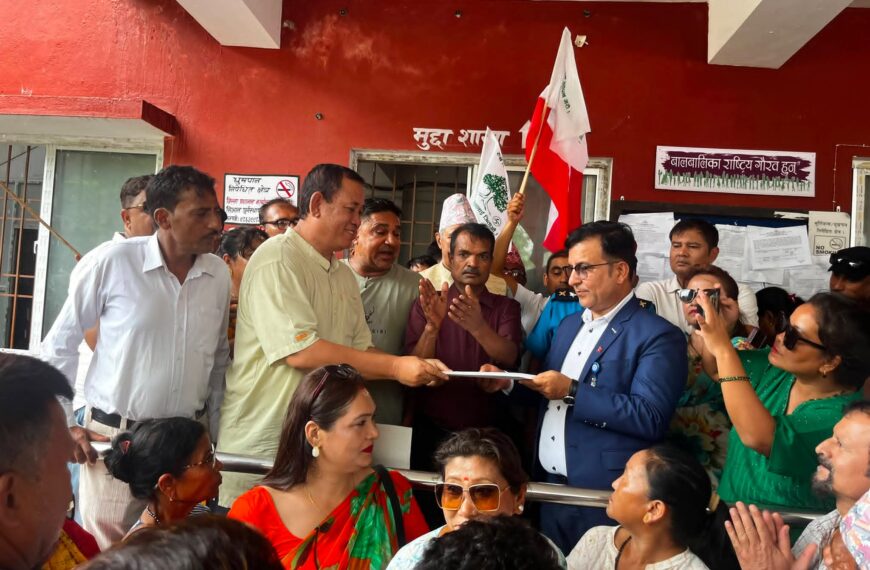 शिक्षा–स्वास्थ्य कर फिर्ता र सुकुम्बासी व्यवस्थापनको माग गर्दै कांग्रेस मकवानपुरद्वारा ज्ञापनपत्र