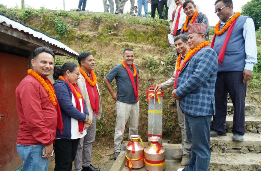 डोकामा पानी बोक्ने बाध्यता हट्यो, थाहा ७ चिसापानीका ४१३ घरमा पुग्यो धारा