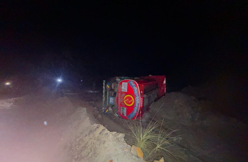 मकवानपुरमा डिजेल बोकेको ट्याङ्कर दुर्घटना हुँदा चालकको मृत्यु
