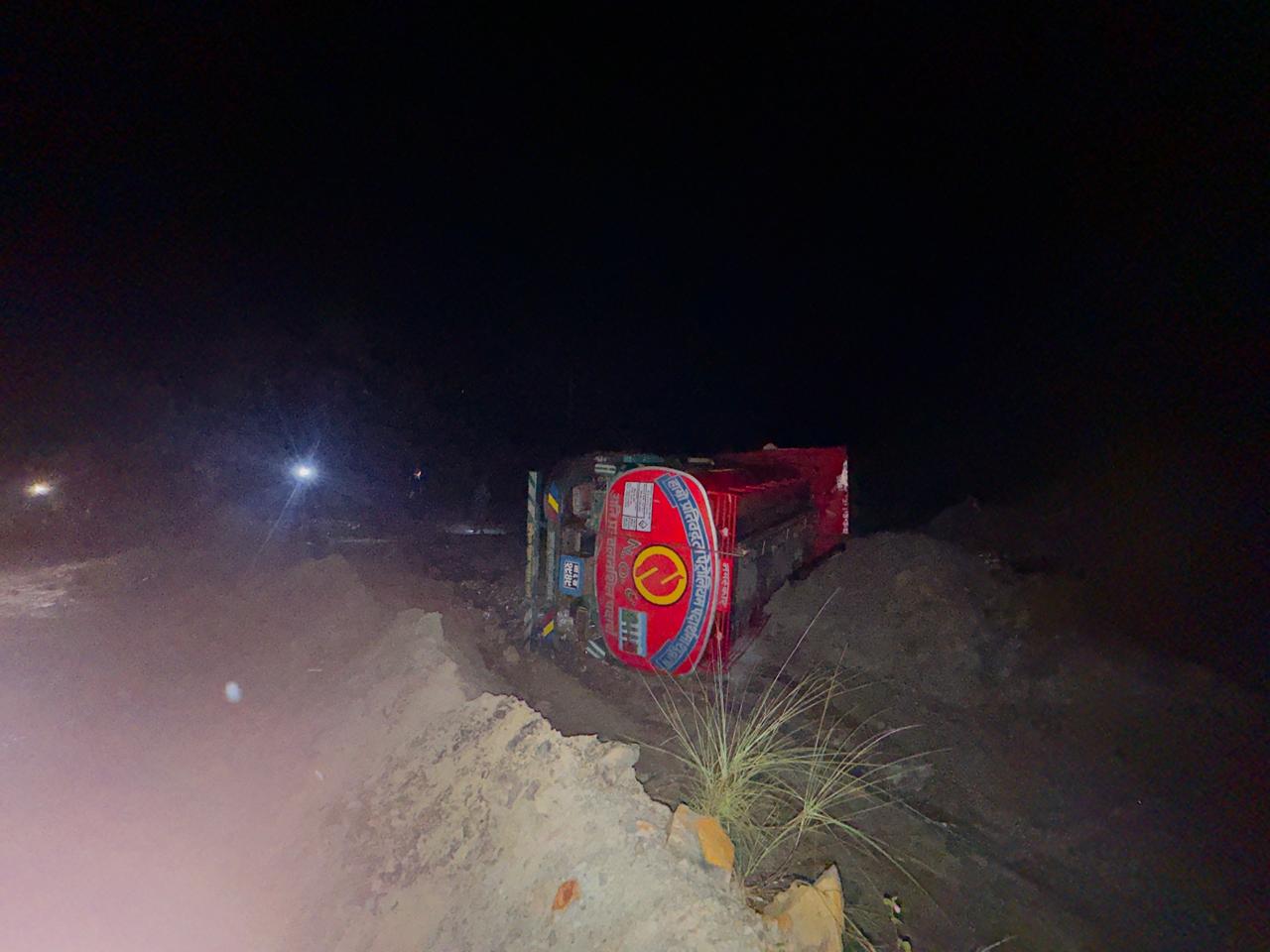 मकवानपुरमा डिजेल बोकेको ट्याङ्कर दुर्घटना हुँदा चालकको मृत्यु
