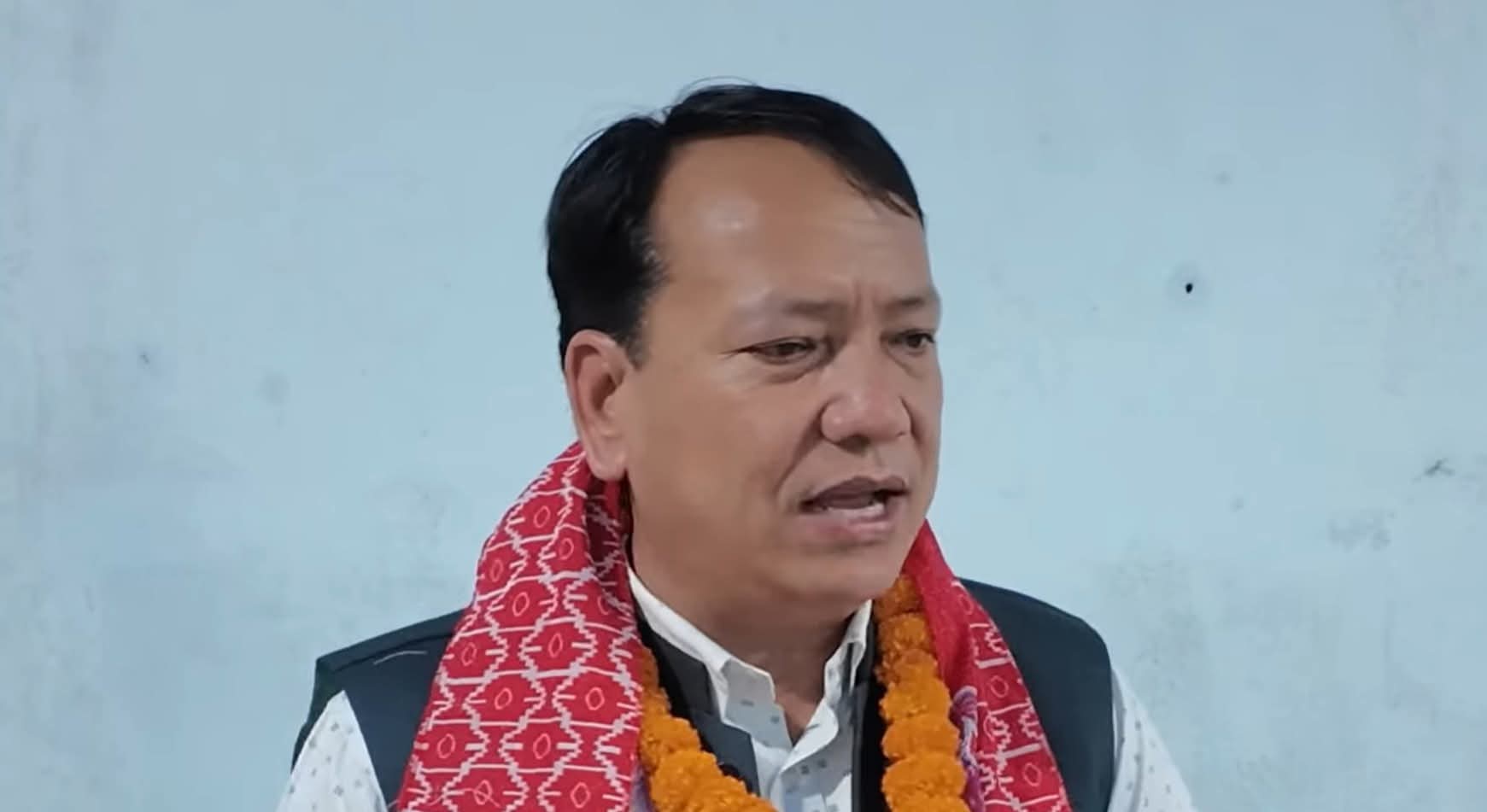 ‘पुराना दल फिल्डमा, नयाँ भनाउँदा गुगलमा रमाए’ : मुख्यमन्त्री थापा मगर
